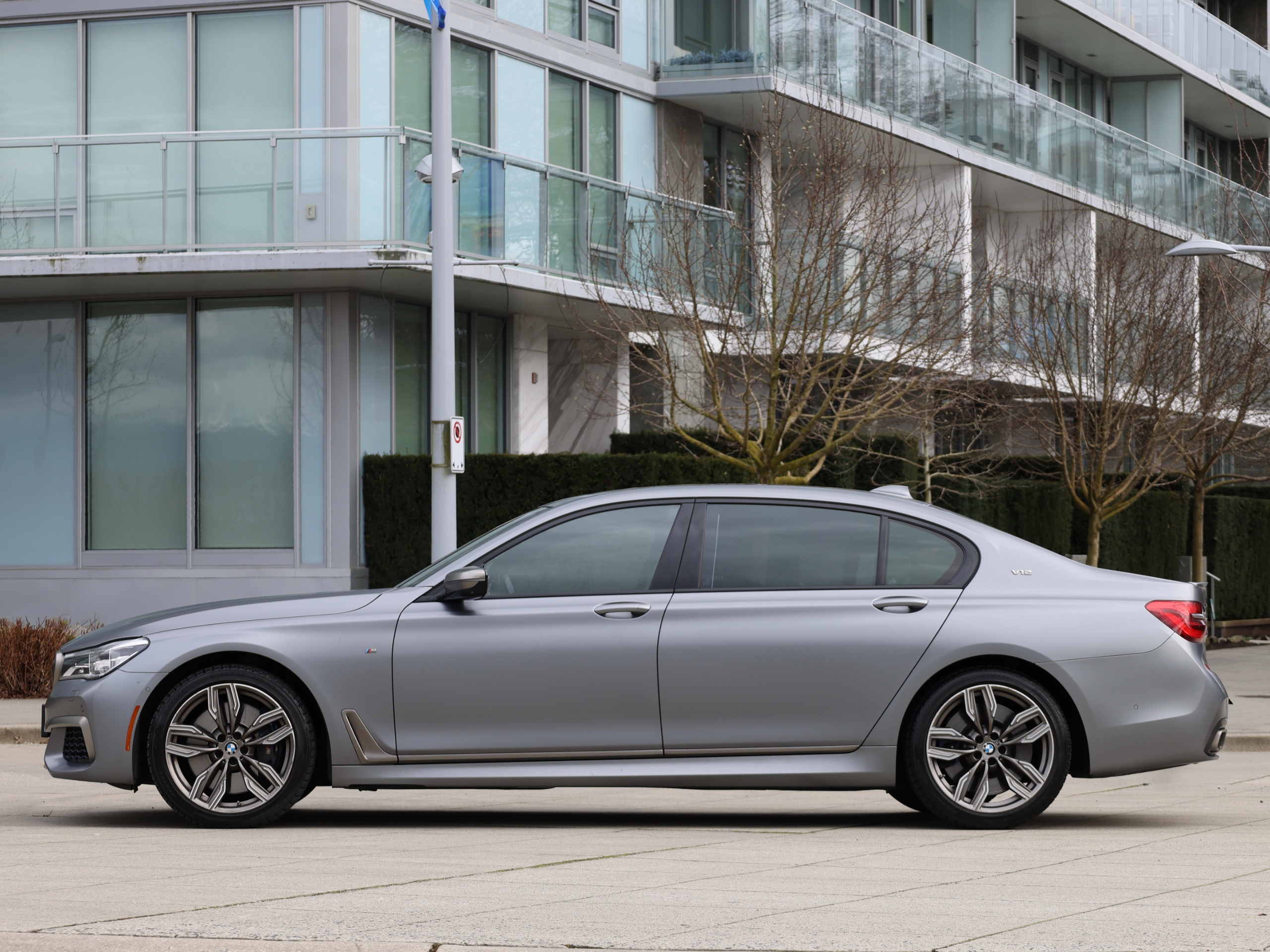 2018 BMW M760LI - Image 4